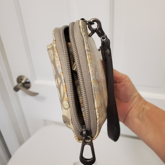 Sakroots "PASTEL ONE WORLD" Print, Cellphone Wallet/Wristlet - Picture 10 of 12